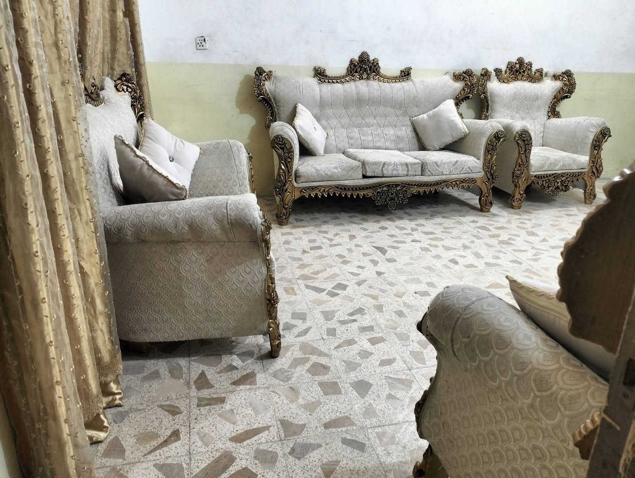 تخم تركي ملكي كلش نظيف 10نفرات السعر 250الف قفل من الخير مكلف بلنشر والشراي يتصل  بالرقم ***********المكان بعقوبه بهرز
