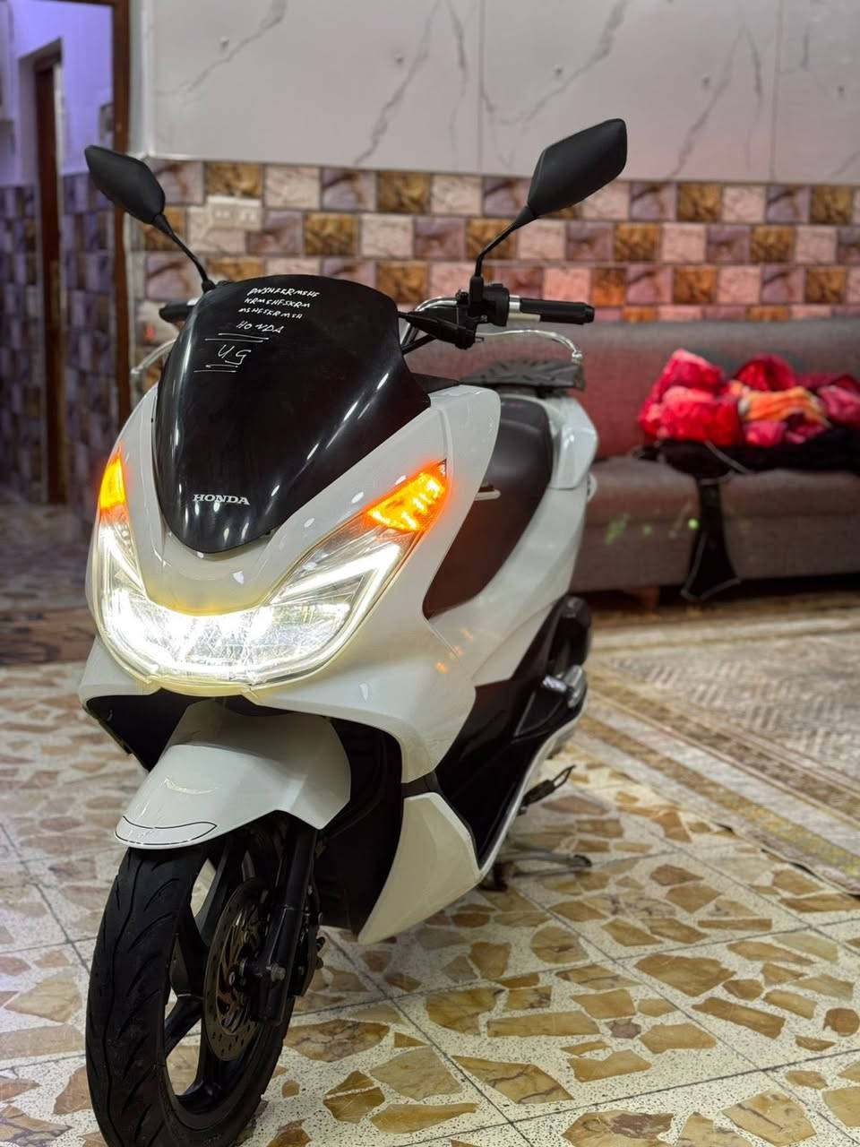 السلام عليكم وكاله وكاله ماشيه 11 الف  للبيع دراجه pcxجيل الثاني اصلي دراجة مال رمبه ماخذها رمبه الدراجه على ايدي حجم مكينه 150 
الاصلي دراجه جديده مال جناي
الاصلي دراجه كامله أستان كهربائي حساس ازدحام ٢ دراجه جديده الدراجه مكينه لوك برغي ممفتوح بيهه شلعا معدل خير من اللّٰه دراجه تكول جديده بمعنئ الكلمه واحلا من الصور دراجة مكينه مكفوله اي نقص مابيه
السعر مليون 550وبيه مجال بصيط 
اي استفسار ***********مكان بغداد
