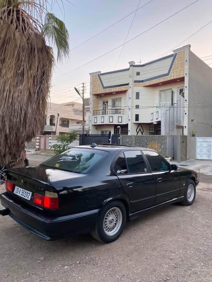 السعر ٤٨ وبيها مجال 
سلام عليكم bmw 525 مفتوح موديل 1991 للبيع سياره نضيفه كلش كير مكينه مكفولات 
كهربائيات كلها مكفوله 
سياره نقصها بس تبريد 
باتري جديد تخم وياله خليه جديد وتايرات تخم جديد 
سياره صدر امامي خلفي جديد
سياره صارف عليها كلش هواي وفلوسها بيهاا 
وشرط تحويل ثاني يوم
مكانها بغداد حي الخضراء 
رقم الهاتف : ***********

