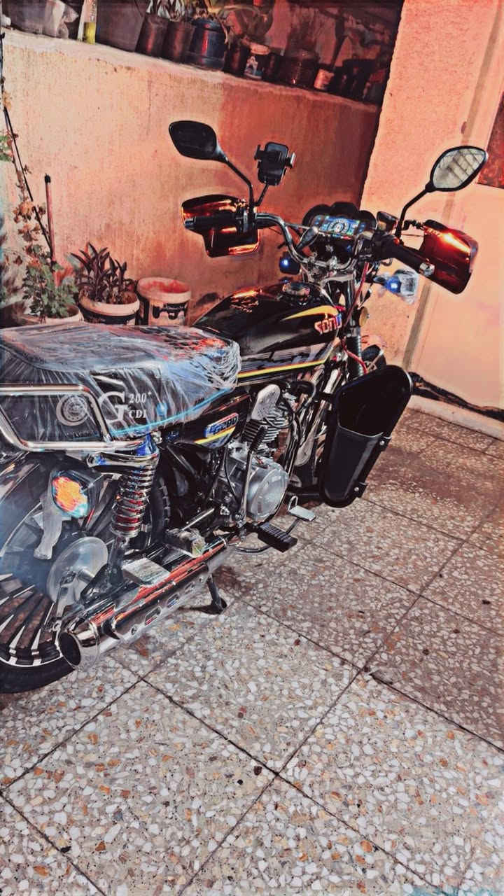 سلام عليكم ايراني سولنك مكينه ٢٠٠ موديل ٢٠٢٥قبل شهرين اقل نازله رمبه تشغيل ع بعد جهاز انذار دراجه جديده ماشيه الفين او شويه يعني بعده جديده مكاني بغداد تقاطع درويش تواصل فقط رقم ***********
