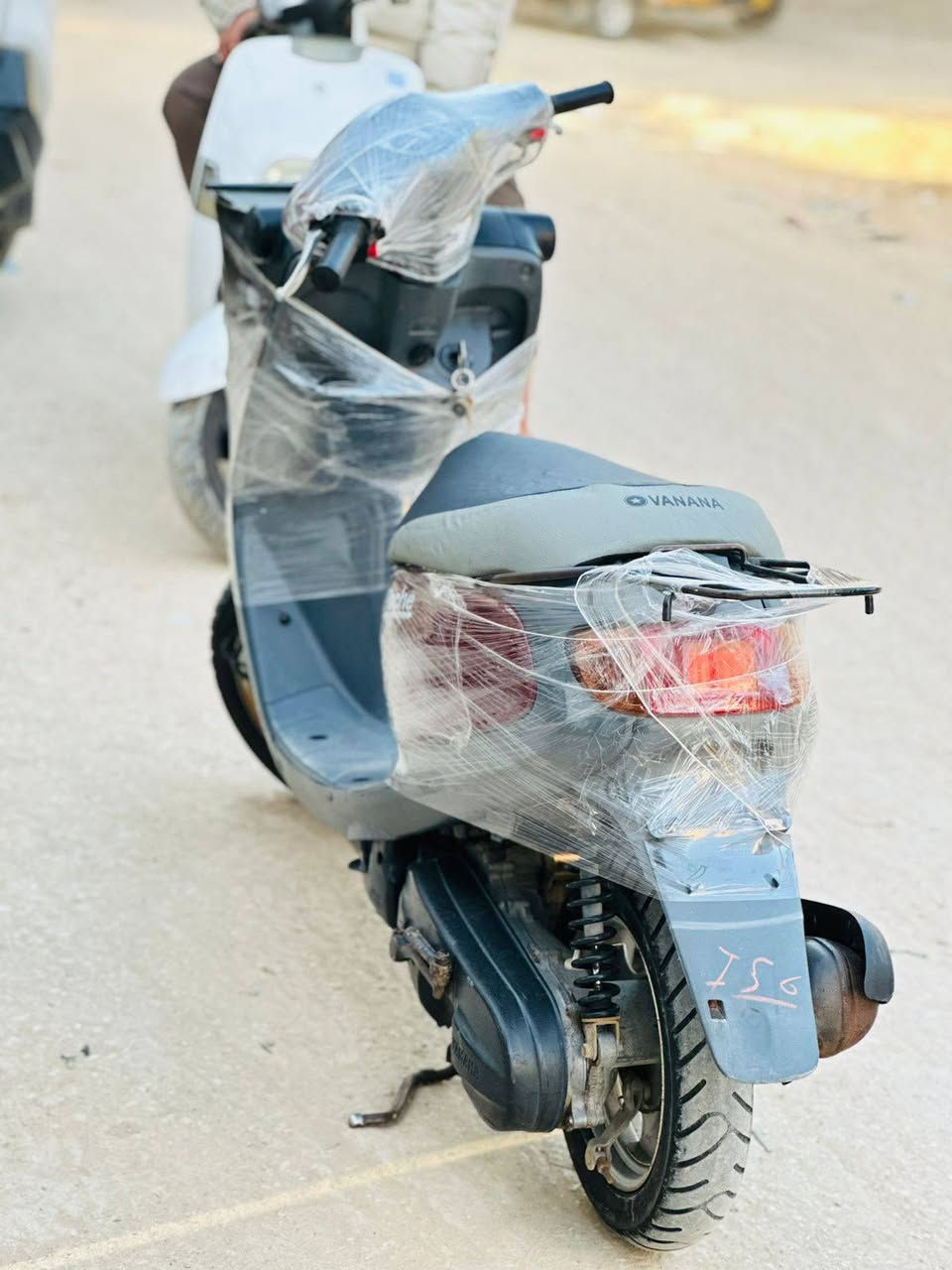 سلام عليكم منغولي 2003 للبيع كفاله من البرغي وحاويه 
مكاني كربلاء طويريج السعر 650 وبيها مجال الشراي يتصل ***********
