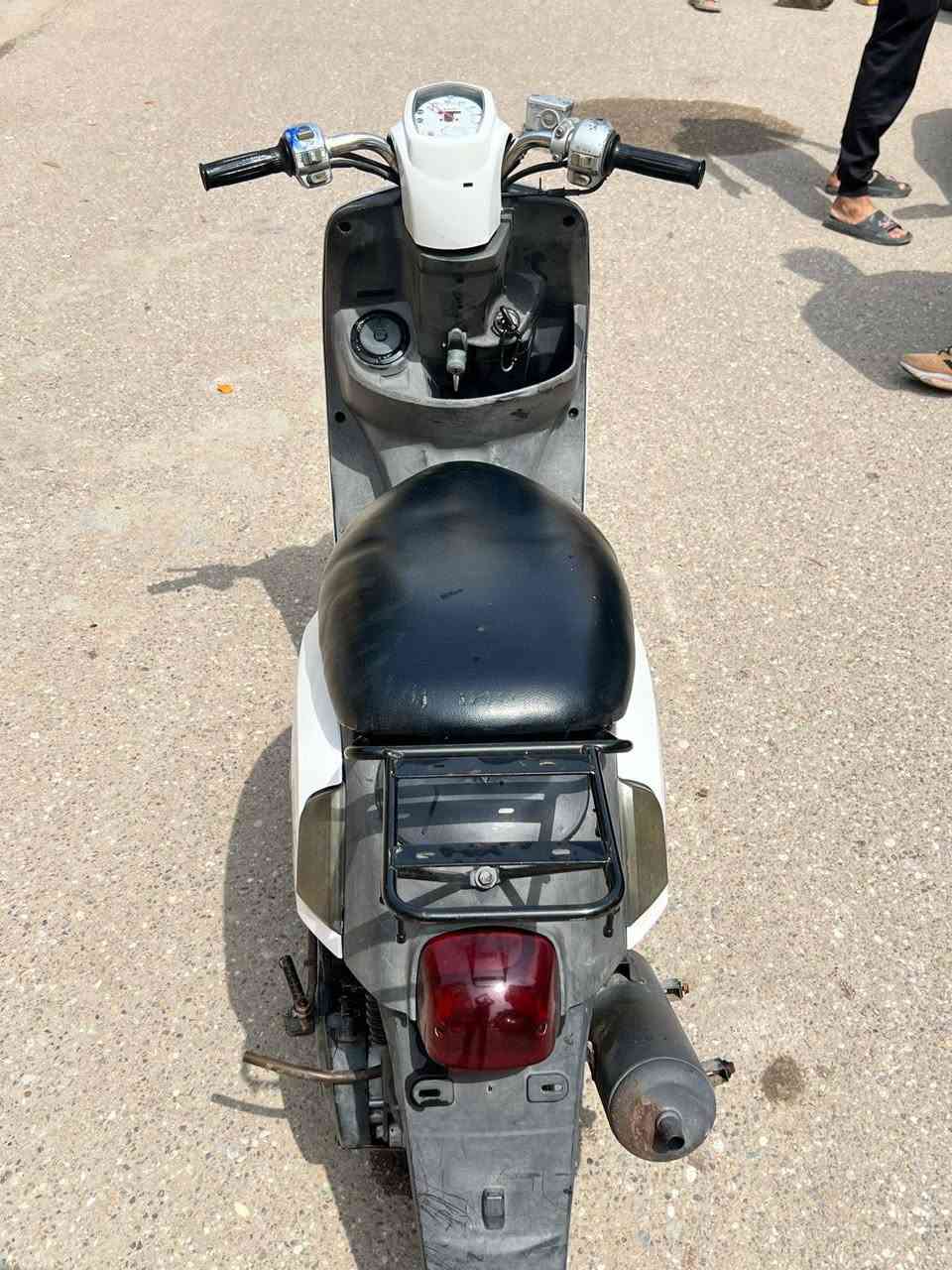 السلام عليكم بوليس كابريتر
الدراجه كفاله من ناحيه المحرك 
ما مفتوح شرطط الفحص تشوف بعينك 
شلعه ومعدل كلش حلوة النعومه الف
السعر 750  وبيهه مجال او مراوس ب سكنس او ماكس حسب نظافه  التواصل خاص او ***********
