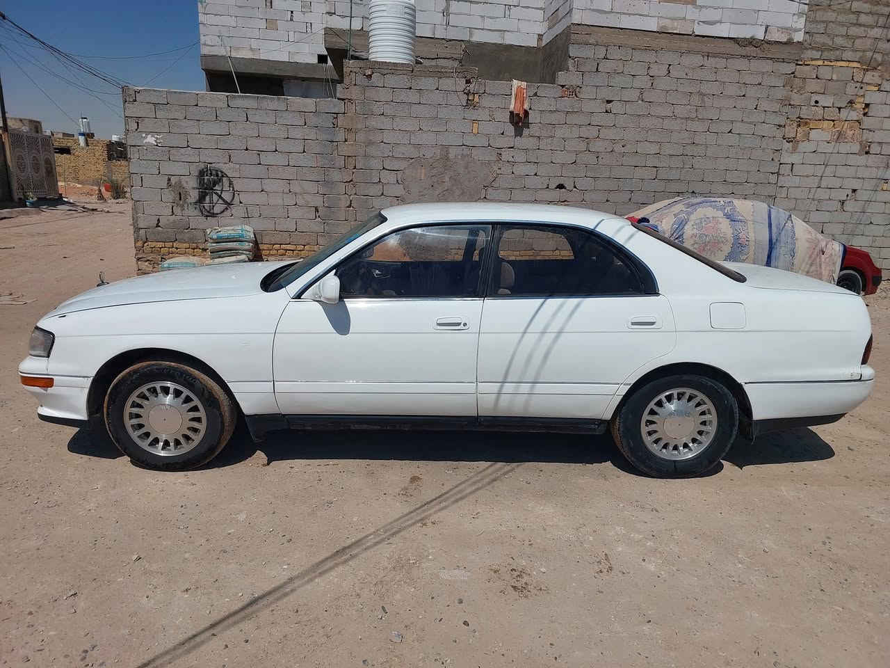 السلام عليكم للبيع سيارة تويوتا كراون بطة موديل ١٩٩٢ مكفولة من الكصة ونقل الجثة  محرك فيفتي ٢٥٠٠ هزة جديدة رقم انكليزي السيارة بأسمي رقم نجف تبريد شغال شاشة جديدة باتري جديد كهربائيات شغالة مصبوغة عام للجمالية سنوية لغاية ١١/٩/٢٠٢٩ 
مداور ثاني يوم السعر ٥٥ بيع او مراوس موبايل ***********
