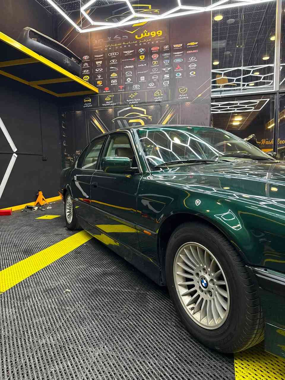 744  E38
موديل 1995 محدث2000
فول مواصفات وكامله 
***********
بيع سريع
