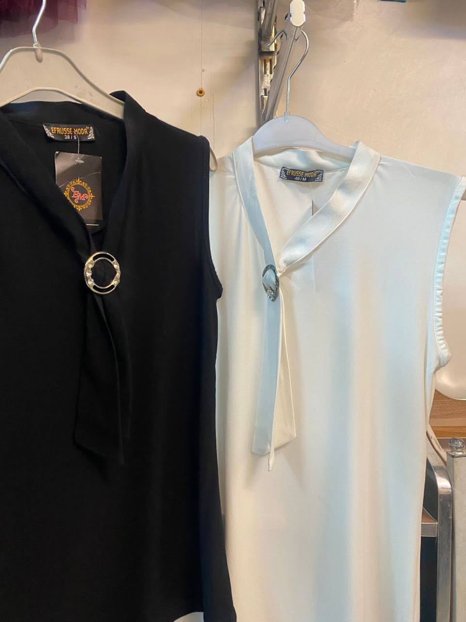 "سترابلس  بتفاصيل لامعة عند الرقبة، ستايل  مثالي للمناسبات." ✨


**إذا كنت صاحب هذا الإعلان وتريد حذفه لأي سبب، رجاءا أرسل رسالة إلى الدعم الفني**