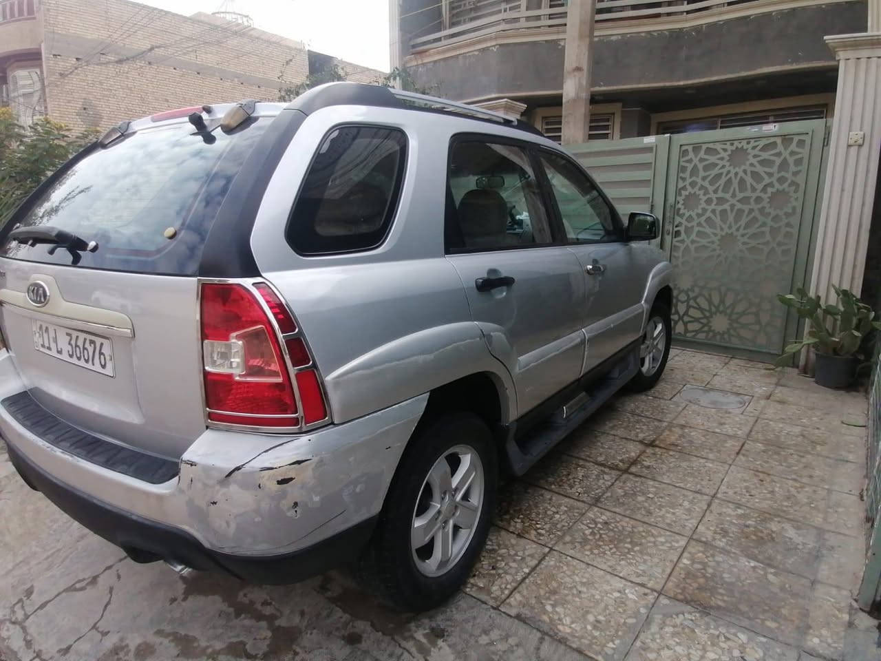 السلام عليكم مكلف بلنشر كيا سبورتج موديل ٢٠٠٩ وارد خليجي سلفر اللون مكفولة من الحادث و  الصبغ  ما عدى بس البلاستك مصبوغ وهسه جارد محرك ٢٠٠٠ رقم بغداد الجديد بأسمنا شرط التحويل مكانهه بغداد الكرخ السعر 115$وبيهه مجال للشراي للتواصل على الرقم ***********.
