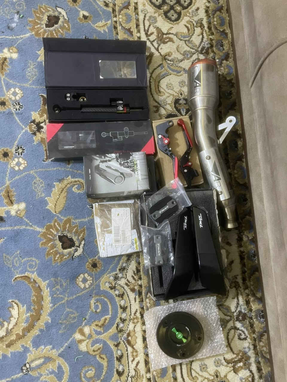 السلام عليكم 
للبيع مري تيماكس قلاب٣٠ الف
قبغات عنابير تيمكاس٢٠
صالنصه رياضي ترهم ع اي بطحه٥٠
قبغ تانكي بطح جوكر ٢٥
يدات رياضي اصليه قلاب ٣٠
دبل دمبر عدد٢ الواحد ع ٢٠
سماعات خوذه سعر السيت ٢٠
مكاني بغداد حي تونس
***********
