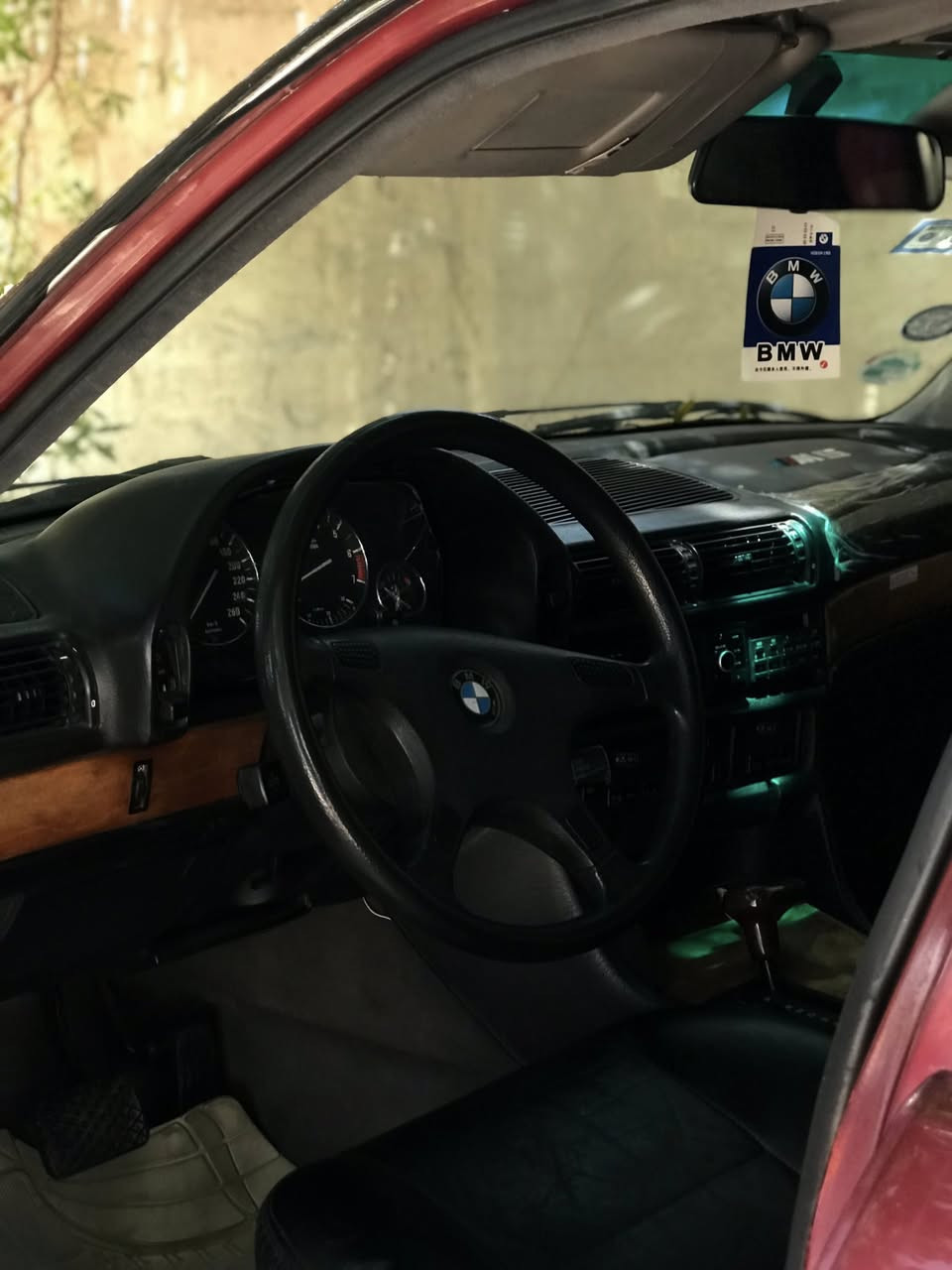 سلام عليكم بي ام 735 سيارة خير من الله گير مكينه مصبوغه عام للجماليه بدون ضربه رقم بغداد  الجديد موديل 92 مكان السيارة كربلاء  السعر 70 وبيهه مجال الاتصال ***********
