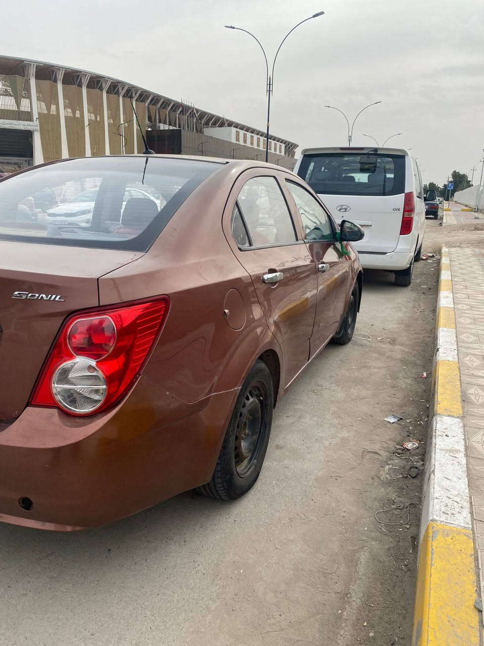 سلام عليكم شوفرليت سونك 2012 مكينه 1600 جديده توني شاد سياره حداديه وتايرات جدد كهربائيات كلها شغاله بنيد وجاملغ اثر الضربه الباقي سياره ما بيها اي حادث مكان سياره ناصرية سوك شيوخ راعيها مداور ثاني يوم  سعر 45 وبيها مجال حق الجيه سياره جديده ***********
