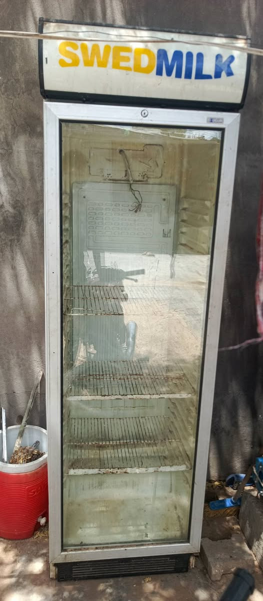 للبيع ثلاجة بدون ماطور شراي خاص او خابر ***********
