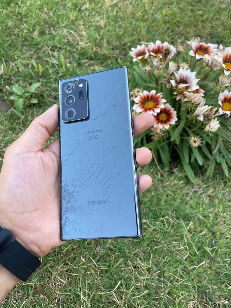 اعادة النشر بسبب الوعود الكاذبه
note 20 ultra 5g 
ذاكره ٢٥٦ 
عشوائيه ١٢
بطاريه ٤٥٠٠ 
معالج  + snapdragon 865
كامره خلفيه ١٠٨ ميكا بكسل
تقريب 50x
سماعات استريو صوت نقي وعالي جدًا
بصمة الاصبع والوجه شغالات 
القلم الخاص بالجهاز موجود
الجهاز يشغل ببجي ٩٠ فريم بسلاسه 
الشاشه بيها خط واحد ما مأثر نهائيًا على اللمس 
الضهر موضح كدامكم بالصور
الكسر بالكامره ممأثر تكدر تشوف تصوير الجهاز بالمنشور
الجهاز للبيع بسعر ١٨٠ قفل قفل او مراوس بجهاز اقل منه و اخذ فرق
مكاني بغداد المحموديه 
*********** واتساب فقط
