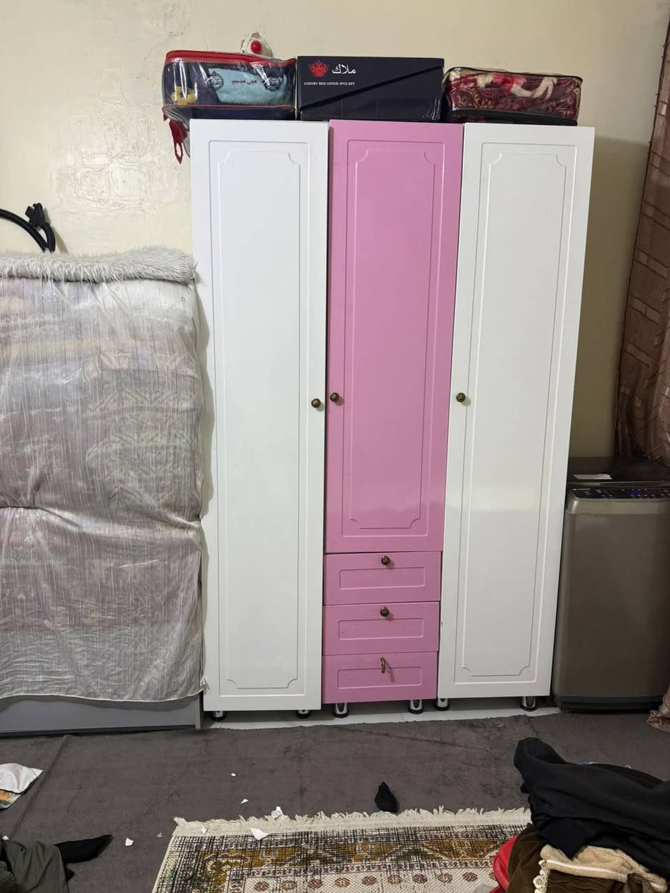 سلام عليكم كنتور خشب وميز بلازمة للبيع سعر الكنتور 100الف  ولميز سعره 75الف عنوان بغداد الشعلة دوانم (***********)￼
