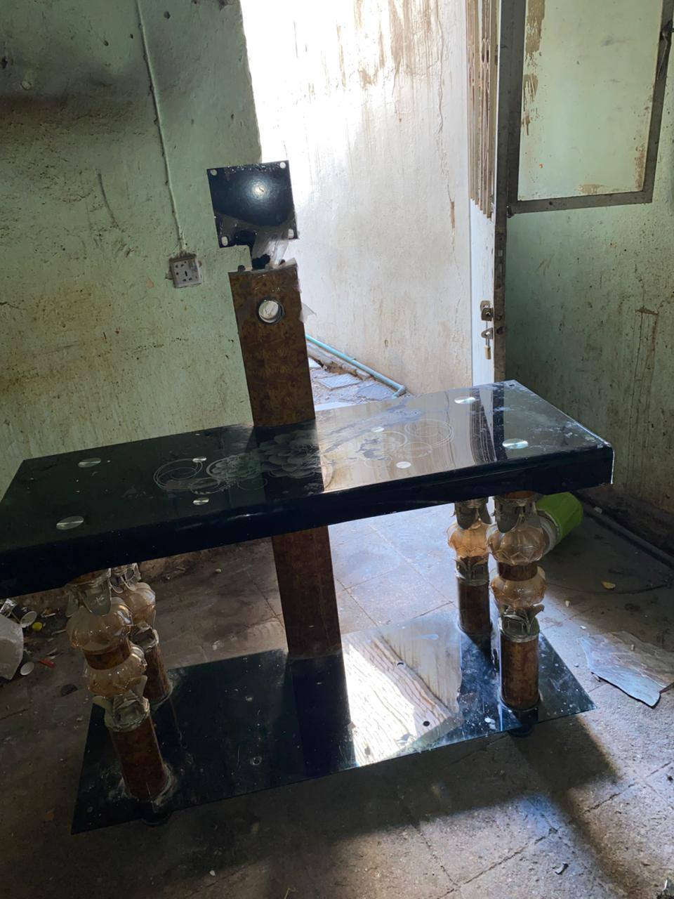 السلام عليكم كاونتر وميز بلازمة نضيف *********** وبي واتساب مكاني عون
