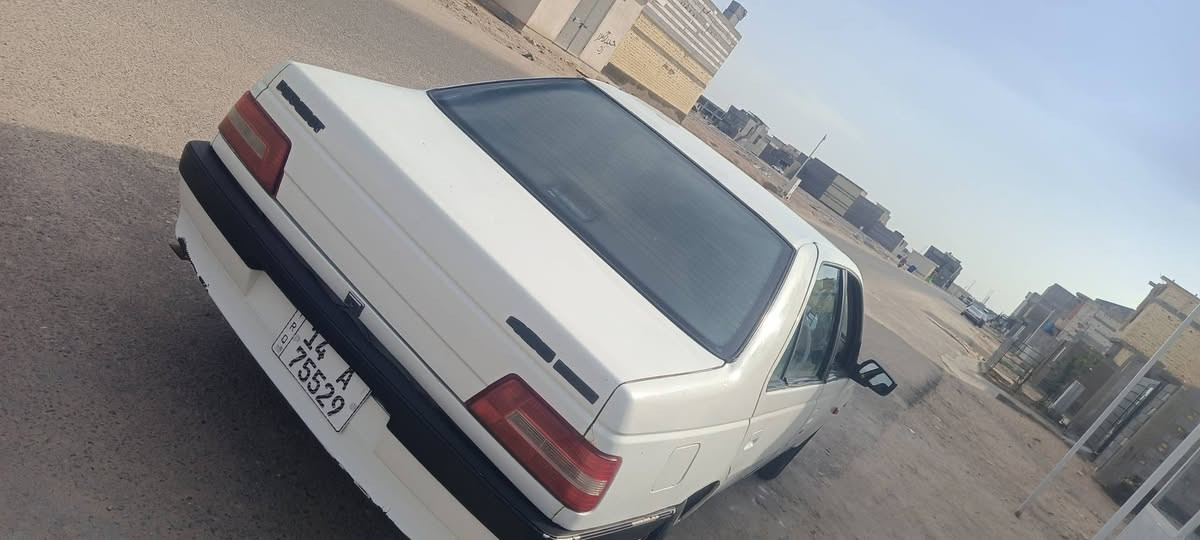 بيجو 405 موديل 12 خصوصي رقم بصرة ومكاني الجمهورية  بأسمي 
سنويه جديده ورقم انكليزي لل31 سياره جاهزه 
التبريد نقص غاز فقط كمبريسر شغال 
السعر 35 قفل ***********
