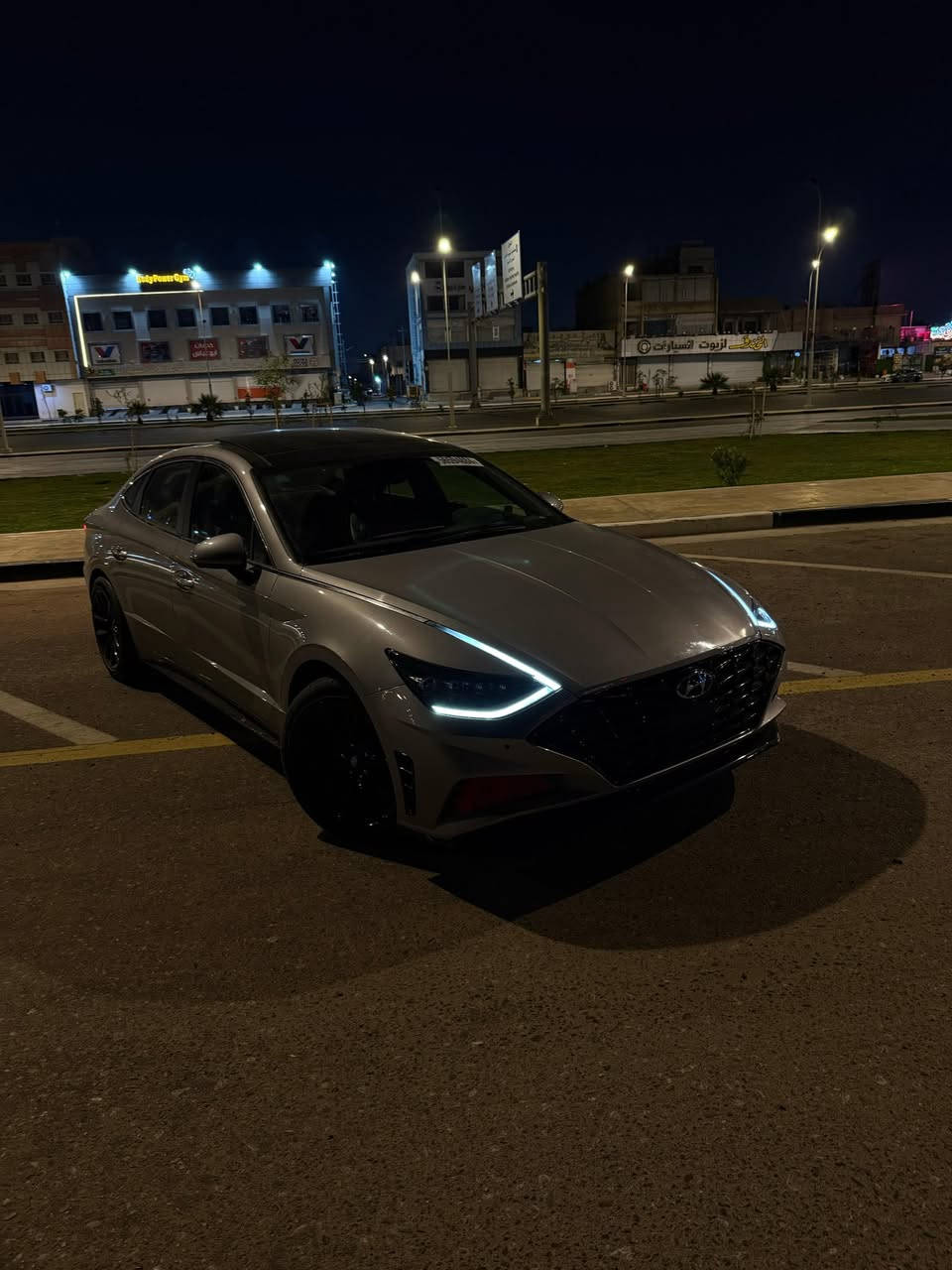 سوناتا موديل 2023 فئة لمتدد فول
الجاملغ مبدل او مصبوغ بس بي ضربه خفيه مال واحد خير دفره يعني يرادله تقسيم
اول كل تفاصيلها ذاكرهن صور الحادث بلمنشور
حجم المحرك 1600تيربو  
اتقدم وترجع بلريمونت بس ما مكمل الضفيره 
1- بصمة ابواب لمس + تشغيل + صندوق
2- بانوراما ( فتحة سقف ) + بردة سقف كهربائي 
3- دشبول دجتال متغير 3 الوان
4- كشنات جلد
5- كشن كهرباء  2 امامي 
6- كشنات تدفئة 
7- خزن 128 كيكا + ( android auto + apple car play)
8- 4 رادرات امامي وخلفي وجانبي + توقف تلقائي
9- اشاير في المري + نفطة عمياء في المري+5 كاميرات 
11- شاشة الحجم الكبير 12 انج + تحكم عام على السياره
12- سستم صوت BOSE الصوت 12 سماعة و دمام 2
13- لايت امامي 4 عدسات LED بكلايتات لد
14- هاندبريك بصمه + اوتو هولد للتوقف في الازدحامات
15- شاحنة طوارئ شحن سريع
16- منفذ USB امامي خلفي 
17- شفتات في الاستيرن كير ( تبترونك رياضي )
18- نظام المساعده على الاصطفاف
19- نظام الترحيب عنده الاقتراب داخل وخارج السياره
20- ويل رياضي
21- 4 وضعيات قياده + تغير اللون في الدشبول 
22- نظام تحديد المسار 
23- مثبت سرعه 
24- نظام مستشعرات في الباب من تنفتح الباب تتوقف السياره 
25- تبريد السياره بيانو 
26- كيجات الكتورنية
27- كير 8 نمر دبل گلج
رقم بصره معوقين بسم بنيه شابه 
السعر 188 او بيها مجال كلش قليل 
***********
