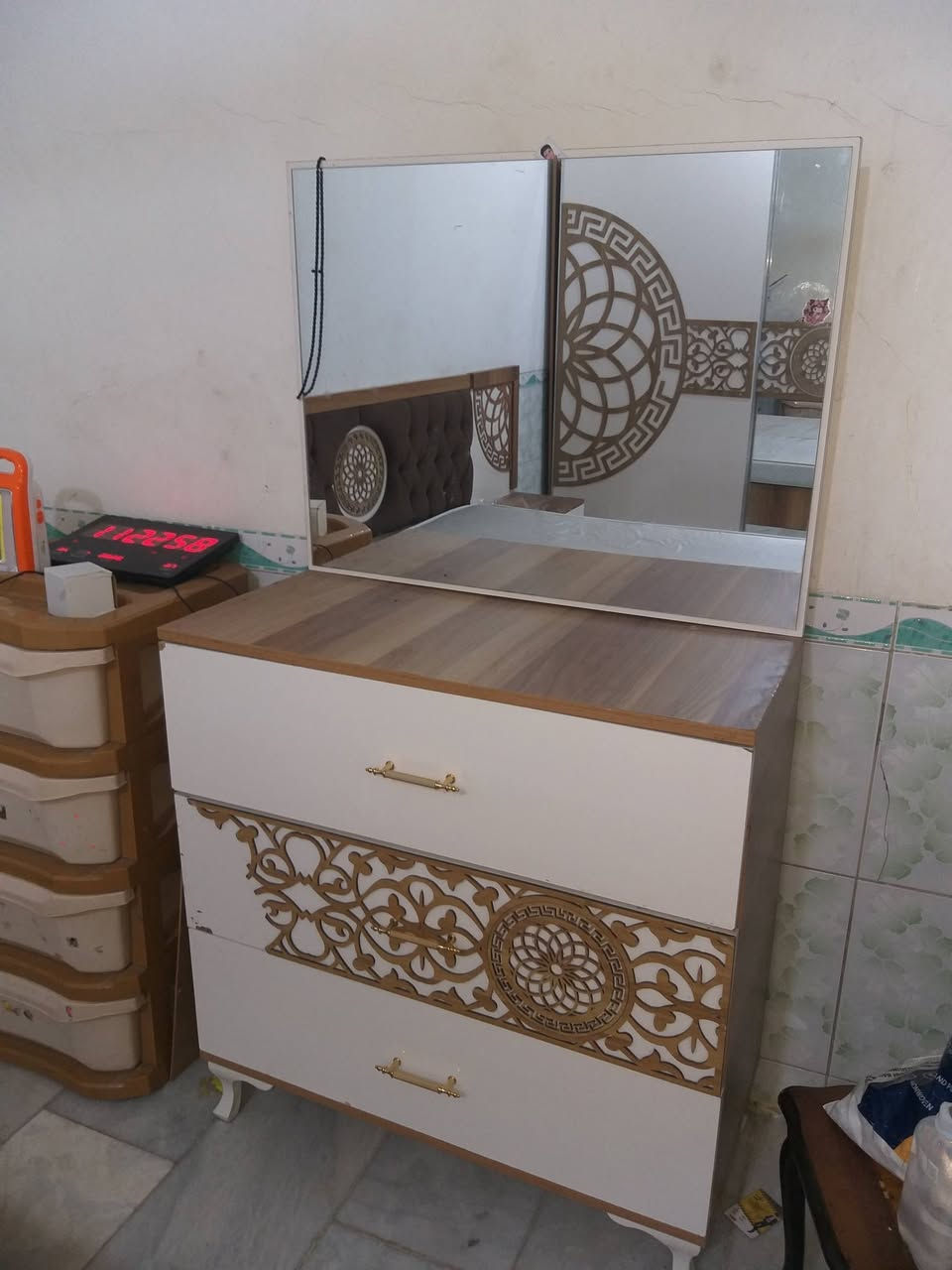 السلام عليكم
٣٥٠  خمس قطع نظافة ٩٥%
***********
