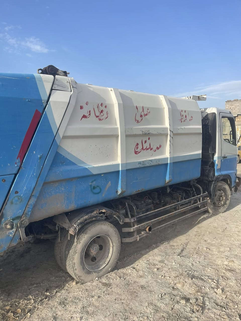 سلام عليكم كابسه هينو شيطان سياره جاهزه بوجههه عشغل مكينه نضيفه سياره خير من الله ***********تصل بيك خير دلل
