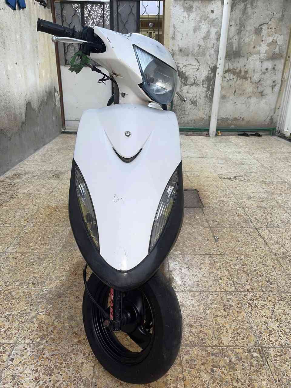 السلام عليكم دراجه ماكس عدله. مامفتوحه الدراجه حاويه أخت الجديده كفاله  مكاني بصره حي الشرطه *********** السعر 900
