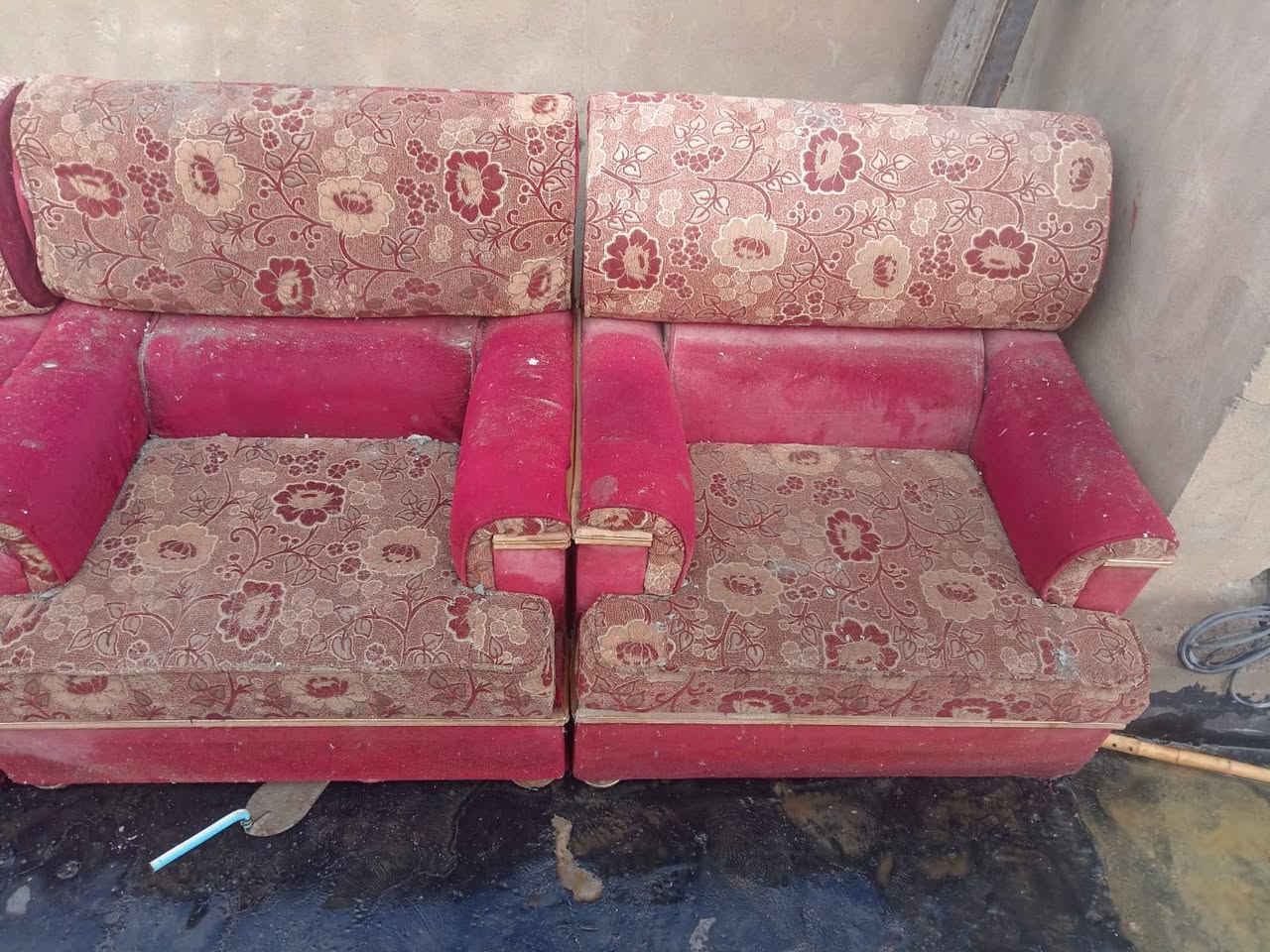 السلام عليكم تخم قنفات العدد الاربعه والسعر 100 وبيهن مجال العنوان الفلوجه حي الشهداء متصله على هذا الرقم واتساب ***********
