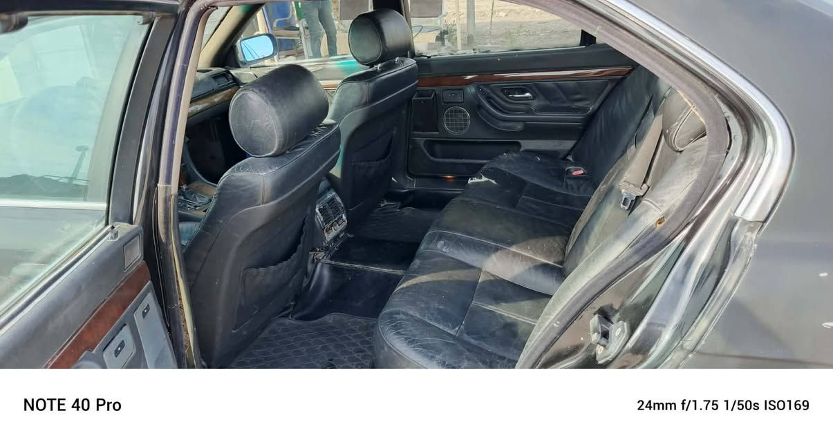 السلام عليكم 
من رخصة الأدمن 
بي أم خفاش1998 محدث2000 أصل باب طويل 
مكينة 44 دبل جام
رقم بغداد بأسمي تحويل مباشر
مواصفاتها معروفة 
للتواصل 
***********
السعر 55 وبيها مجال
