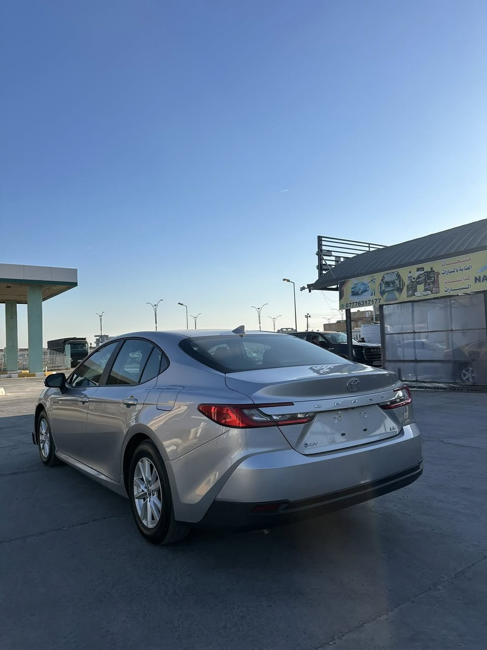 تويوتا كامري 
مديل 2025 وارد امريكي هايبرد حره بدون 
رقم تترقم جميع محافضات العراق  
(رقم مجاني على الدوله )
ضرر السياره بنيد صبغ فقط 
مواصفات فول عدا الفتحه  شاشه اللكتروني رادارات كامره دواره موصفات معروفه بيها السياره لون سلفري ماشيه 9 الف mi
سياره جاهزه من كلشي مكينه كير بطاريات كله جديد بوضع الشركه .
مكينه 2500cc تستقبل عادي محسن .
عنوان السياره  البصرة المعقل .
208$ وبيها مجال  .
رقم تلفون ***********
