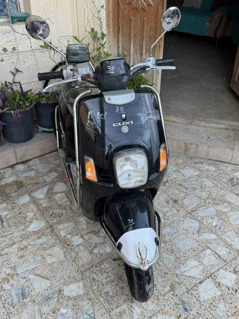 للبيع بوليس ( كابريته ) شكل انتيكة موديل 2013  جديدة احله من الصور النوع ( ياماها ) دراجه حيل نضيفه برغي ما مفتوح بيها تتعب تكول جديده صارله ٤  اشهر  من نازله من الرمبه
( او جيب فيتر وتعال افحص ) ترايك لربيل 
مكاني ( بغداد الكريعات ) تجي تاخذها من باب البيت السعر ٨٥٠ الف 
للستفسار ***********
