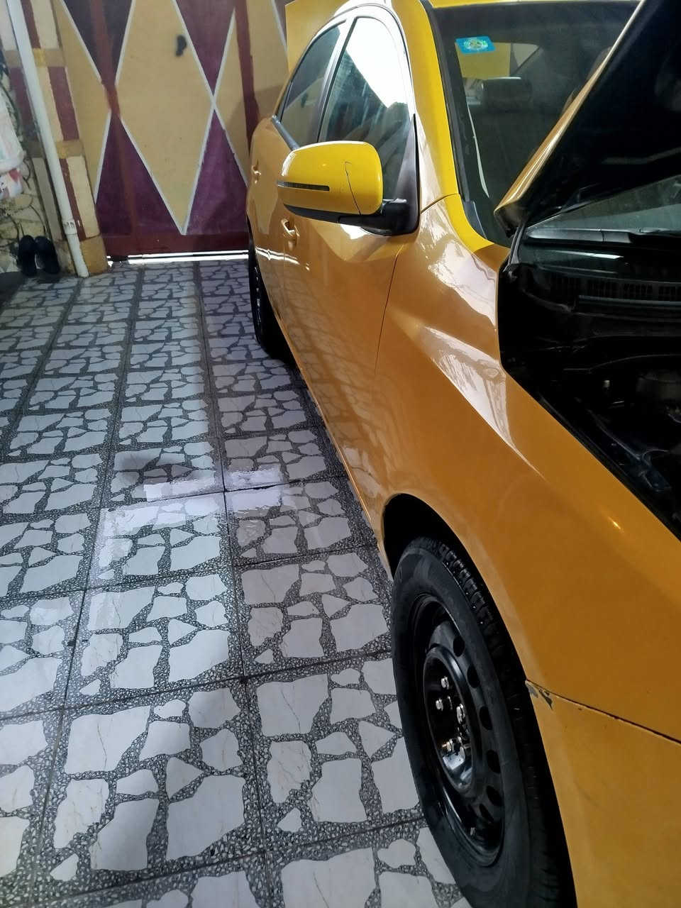 فورتي 12 وارد امريكي ضررها بس الجاملغ الخلفي السياره مصفره هيه وغرامات تاخذ جاهز والسياره بيه منظومه غاز السعر 95 / ***********
