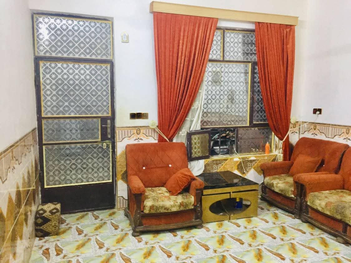 السلام عليكم اخوان دار للبيع ٢٠٠ م منطقه الاصلاح شارع جامع الامام علي  الاستفسار عل   ***********
