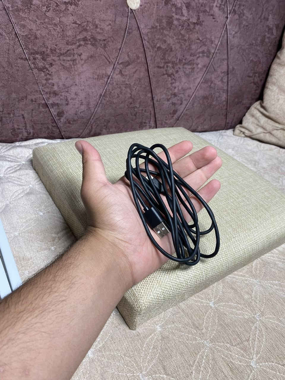 مايك الكيمرز والستريمر fifne am8
كامل وجديد وشغال ومابي اي  مشكلة 
ويا ستاند حديد ابيض 
سعر 50 الف 
***********
