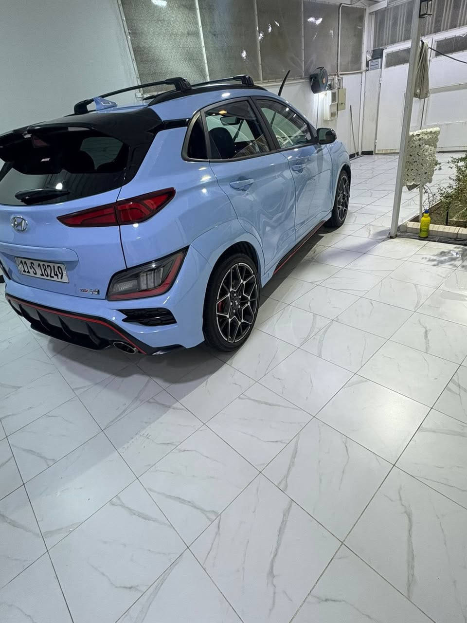 كونا 2022السياره Nمختمه  بصمه جلد وقماش شاموي كشن كهرباء دات شو ويل كب حساس كامره بلاجكتور تشغيل بعد كزوزات رياضيه شوته رياضيه محرك 2000تيربو السياره جاهزه من كلشي وهواي بيه موصفات مستعجل على البيع كنديه بدون ارباك السياره صور الحادث ناشرهن السعر 160قفل 
***********
