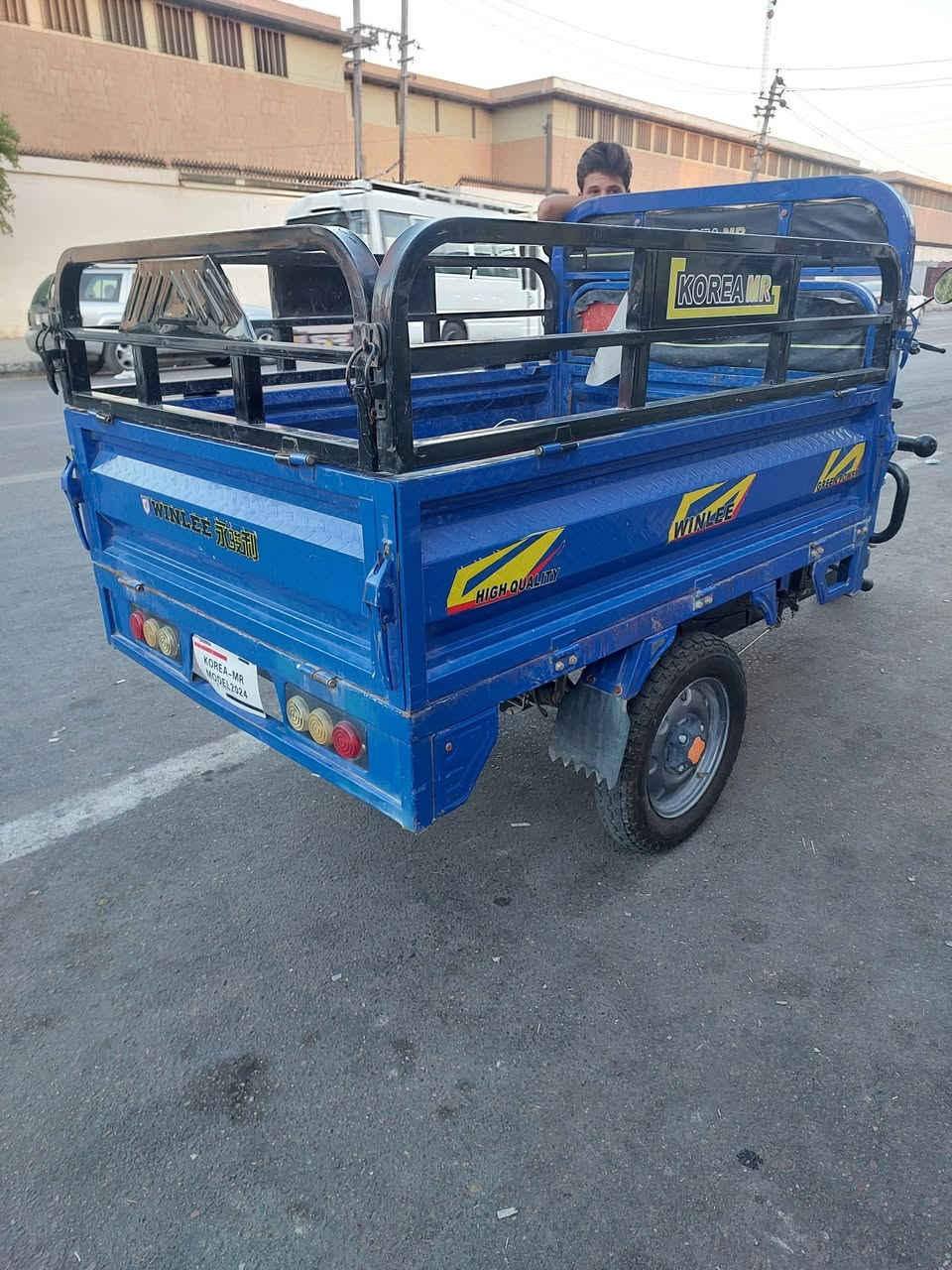 البيع مابيه اي نقص جاهزه الحجم الكبير الفحل بطاريات فول  سعر مليون و 200 سكن بغداد متواجد خاص او هاذه رقمي تحياتي ***********

