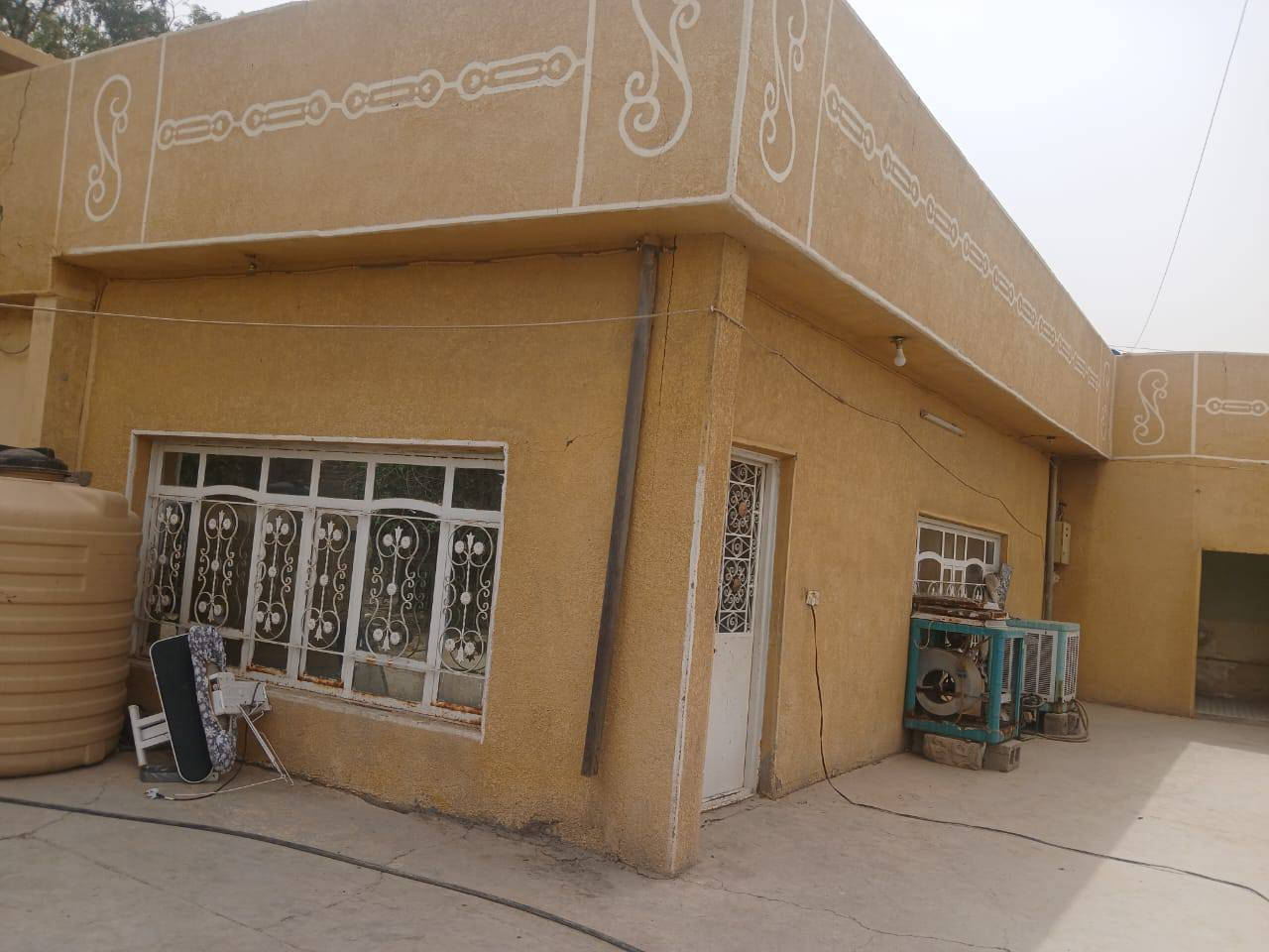 السلام عليكم دار للبيع حي بلال مساحة 850م طابو زراعي سنة 25رابع بيت عن الشارع العام   *********** السعر ٢٥٠ مليون
