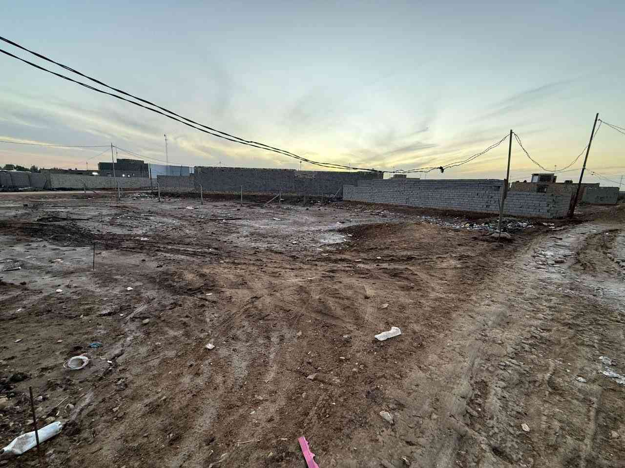 سلام عليكم قطعه للبيع طابو زارعي حي المنصور جهة سجة القطار ٢٥٠ متر رقم صاحب القطعه ***********
