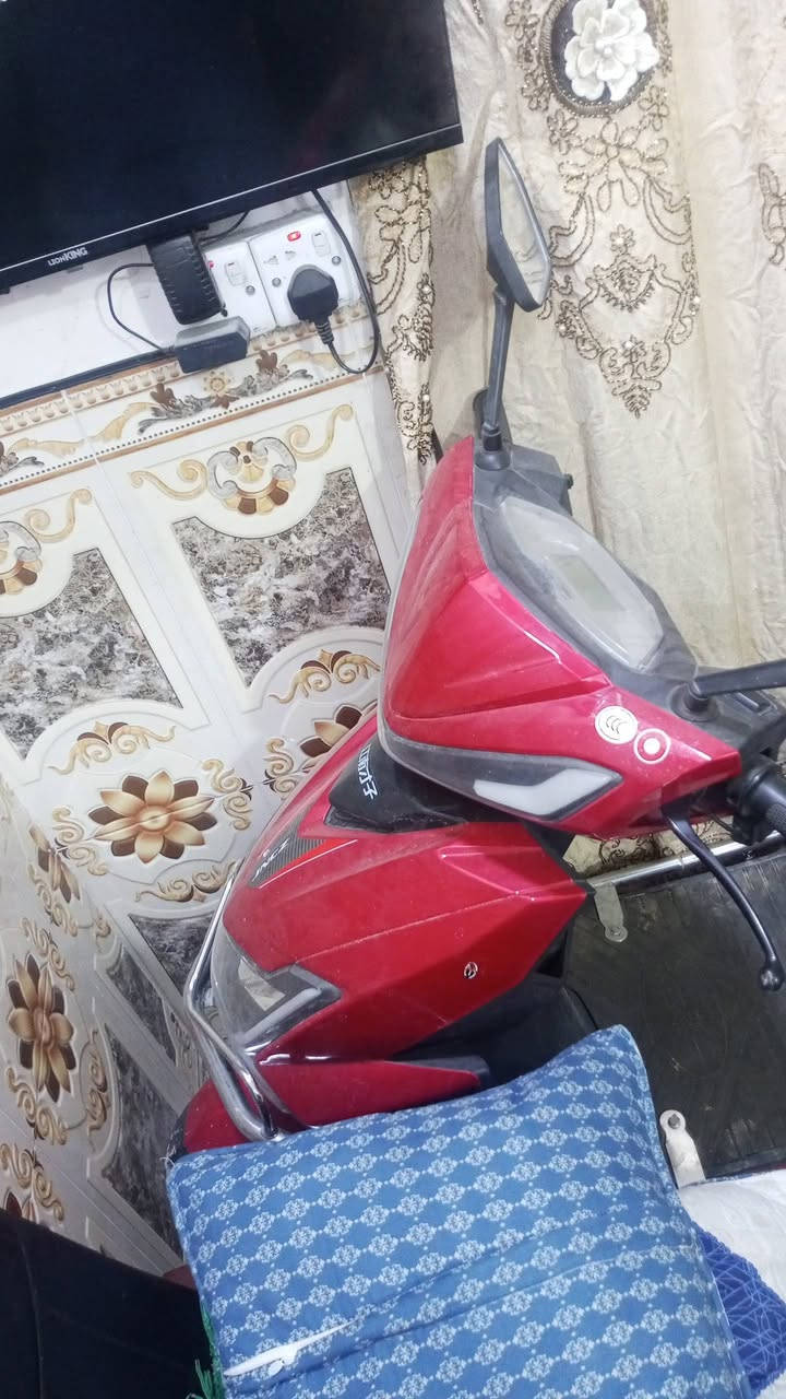 سلام عليكم دراجه شحن جديده مستعمله سبوع فقط البيع اي شخط اي كسر اي شي مابيه تواصل *********** 
سعر الخير قفل 800
