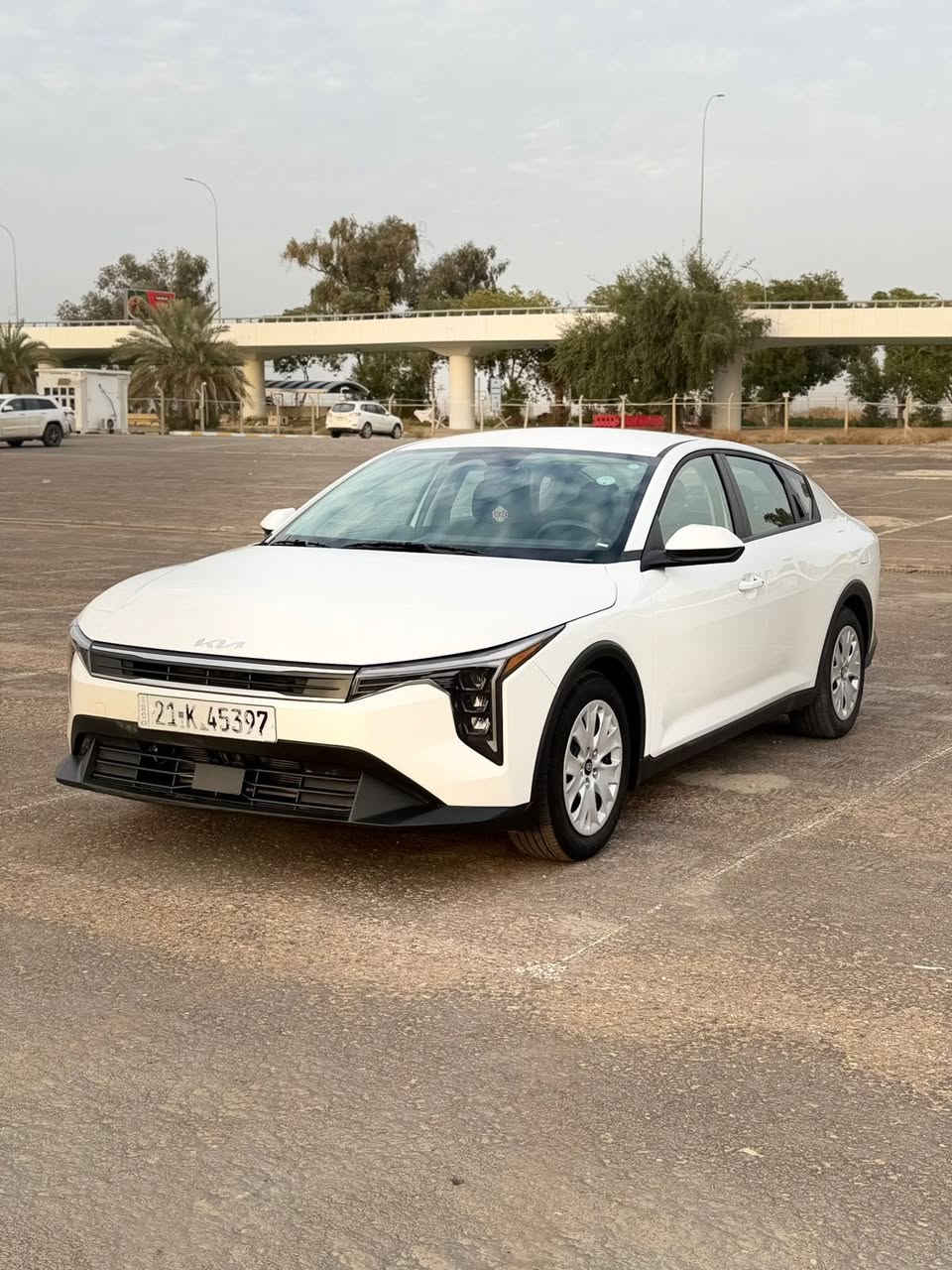 السلام عليكم للبيع KIA K4 
الموديل 2025 وارد كندي 
مواصفات LX 
بصمة و تشغلين عن بعد 
رادار و تحديد مسار و سياقة ذاتيه 
مقاعد امامية تدفئة 
ماشيه ألفين 
السيارة حادثها فقط جاملغ خلفي 
بدون دواخل بدون ايرباك 
صور حادثها ضمن الصور 
رقم سليمانية و باسمي 
مكان السيارة بغداد 
السعر 183 وبيها مجال 
للاستفسار اتصال او واتساب 
***********
