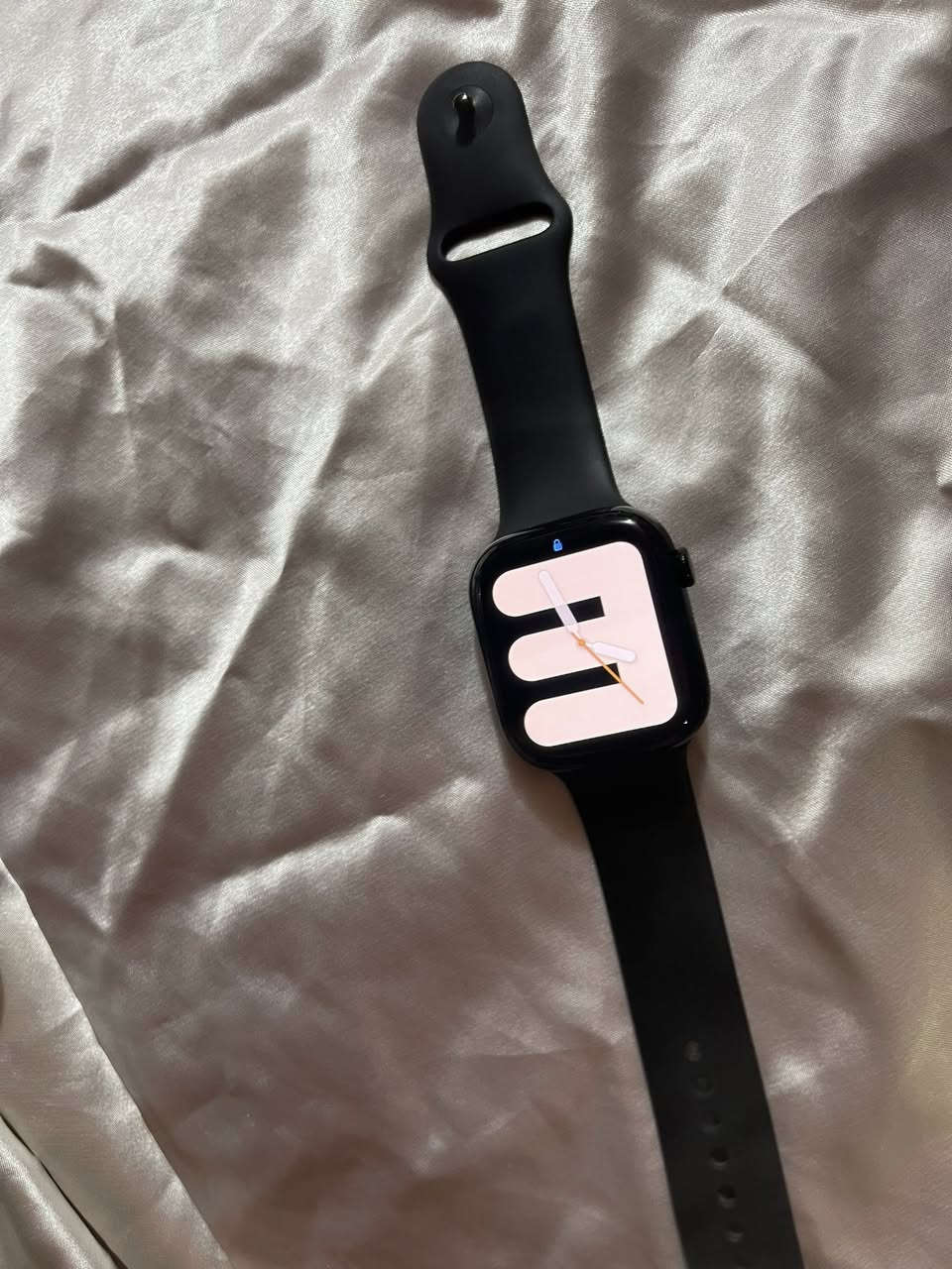 ساعه ابل الجيل العاشر الحجم ٤٦ اخت الجيده شخط مابيه البطاريه ٩٨ الذاكره ٦٤ ملحقات الاصليه 
السعر ٤٢٥ الف وبيه مجال بسيط 
***********
