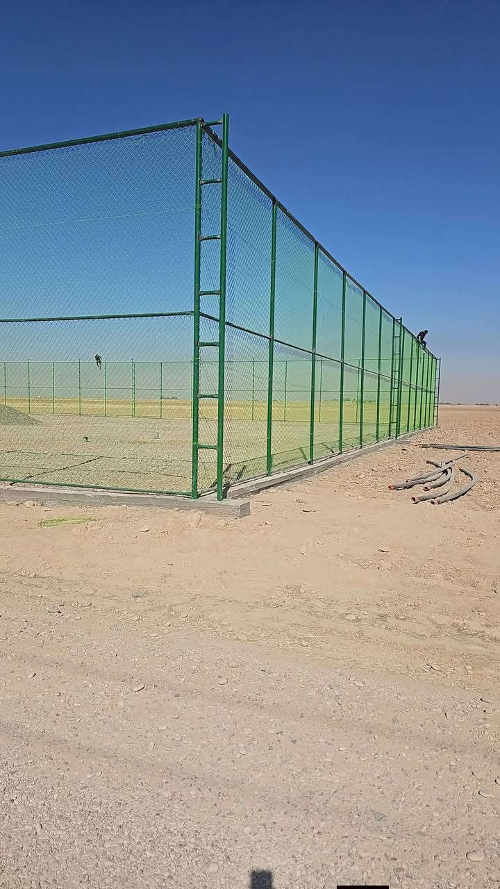 عمل وتنصيب الملاعب الرياضيه كافه الاحجام والقياسات التواصل ***********
