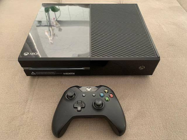 السلام عليكم اكس بوكس 1 فات اسود للبيع جديد ويا  لعبه فورتنايت ولعبه فيفا 26 وجي تي اي 5 وذكرو 2 ذاكره 512 ويا يده واحده للتواصل ومعرفه السعر  ***********
