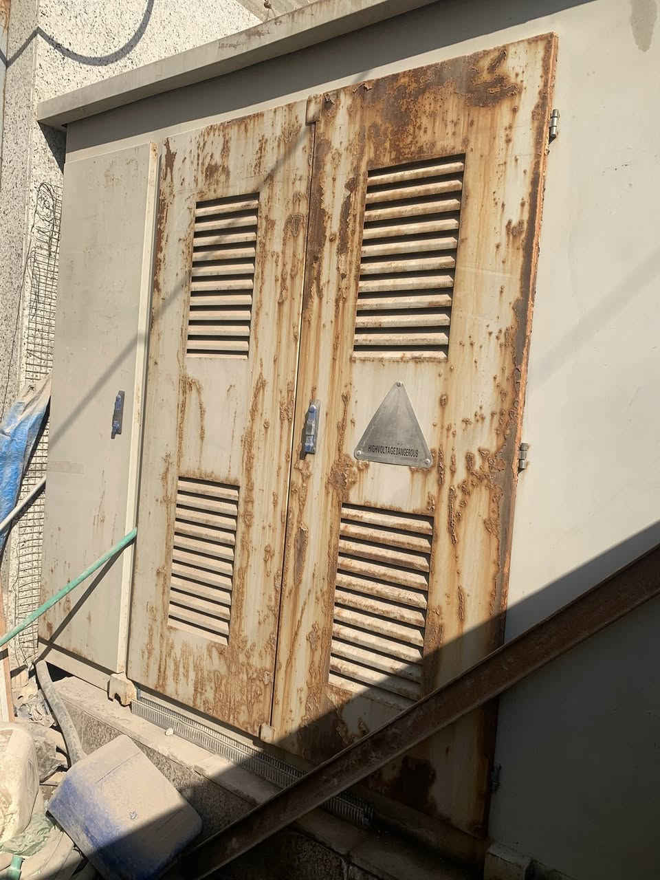 قفص ***********
كابينه كهرباء للبيع
