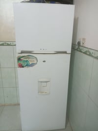 ثلاجه حجم كبير مبدل ماطور سعرها 150 وبيها مجال ع فحص رقمي مكاني جسر دي...