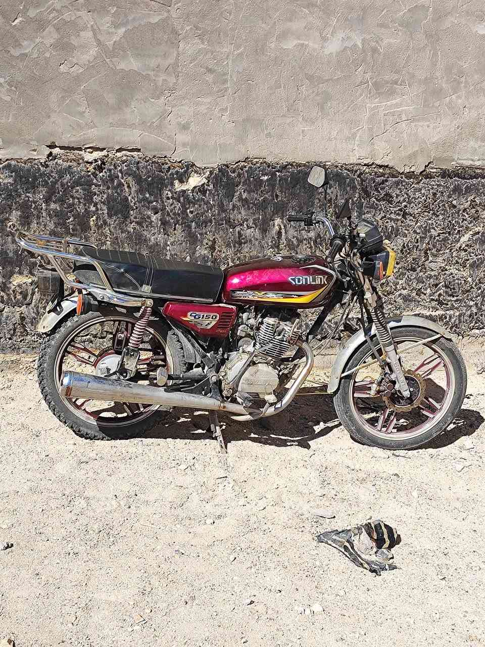 ايراني
اخوان دراجه ايراني موديل 22 نضيفه 5كير 150 بيهه سنويه ومرقم والرقم موجود  فقط رايدهه ب مليون و100 وبيه مجال .... وموجود وياهه درع وخوذه هديه  ....  مكان الانبار الفلوجه حي الجغيفي الثانيه   التواصل واتساب *********** فقط
