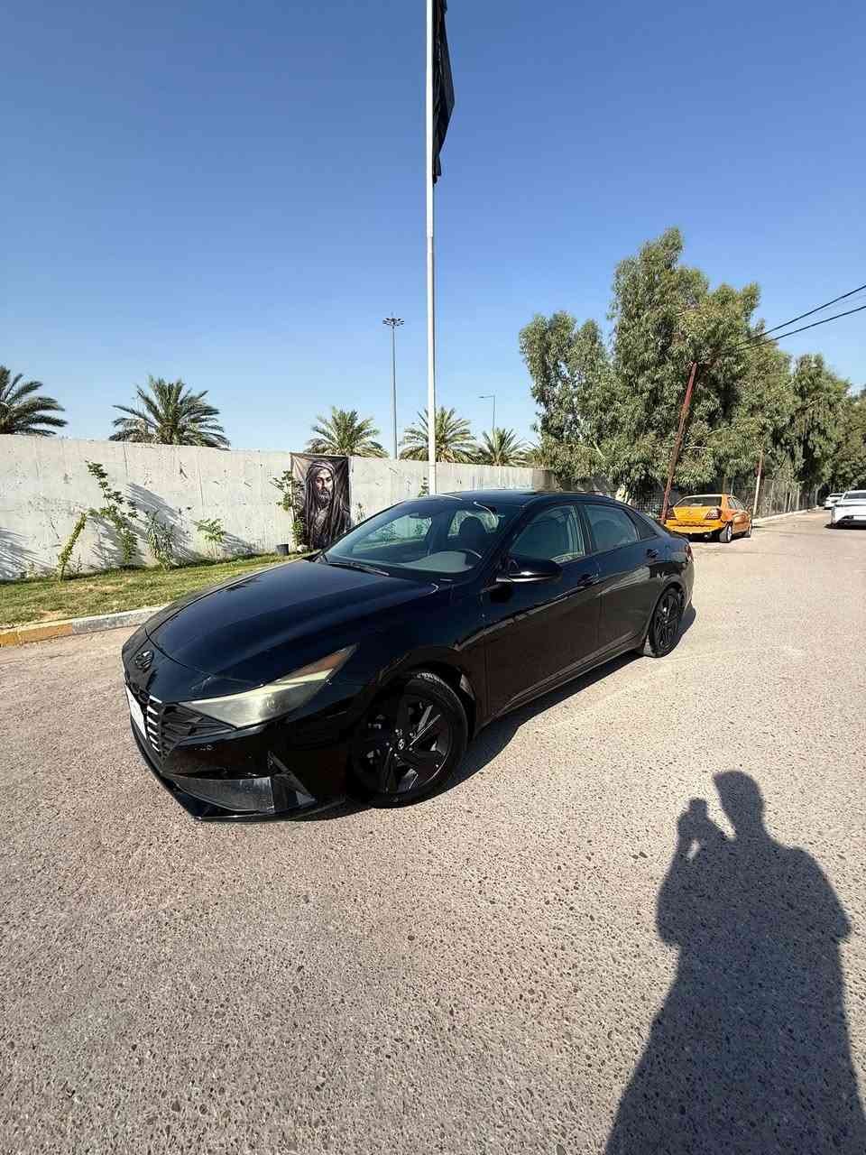 النترا 22 وارد امريكي حادثه سطحي البنيد صبغ فقط والجاملغات الاماميه بارد ب طرفهن مكينه كير مكفولات مواصفاته بصمه وتشغيل عن بعد رادرات امامي وخلفي وجانبي كشنات جلد ابيض 
ماشيه 73ميل 
السعر 135 وبيه مجال 
***********
