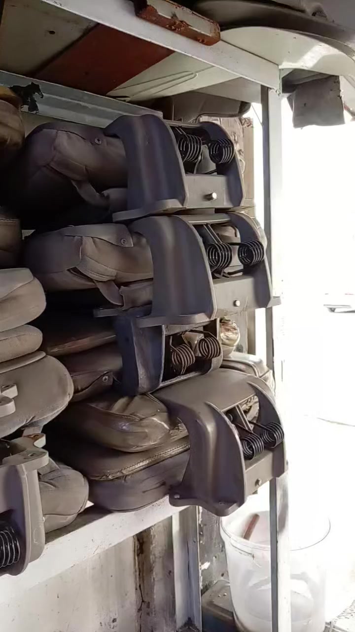 قلابيات كوستر بلادي للبيع جمله او مفرد العنوان بغداد الامين ***********
