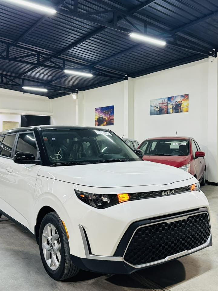 متوفر داخل صالة عرض شركة ( نجوم السواحل ) ✅
كيا صول 2025 S بدون رقم ( تترقم جميع المحافظات ) 
حادث السياره كما موضح بالمنشور ( تبديل باب + جاملغ )
بجم مقفول بدون دواخل 
توكلر ( أبيض + اسود ) 
1-بصمه تشغيل+ تشغيل عن بعد 
2-شاشه كبيره 
3-كشن كهرباء 
4- رادارات 360 درجه 
5-كامرا خلفيه دواره 
6-تحديد مسار
7-قيادة ذاتيه 
8-أيقاف ذاتي 
9-مانع أنزلاق 
10- مود درايف ( متعدد القياده ) 
وباقي المواصفات المعروفه 
معروضه 155 بيه مجال بسيط 
للأستفسار أكثر زورونا الى موقع الشركة 
بابل-حي الطياره - قرب شركة آسياسيل ✅
او الأتصال ع الارقام التاليه 👇👇
*********** / محمد الحميري 
*********** / علي الجبوري
