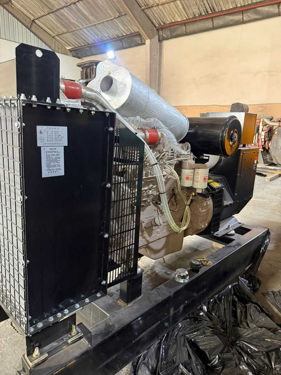 السلام عليكم 
مولد كمنز 102 /12 ولف 
150 kv
مولد زيرو صفر ما مشتغل 
مجدد بالكامل
للأستفسار/***********
ابو محمد الاعرجي
