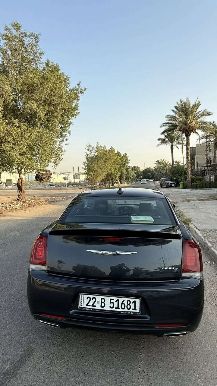 السلام عليكم كرايسلر 2018s وارد كندي الحادث جاملغ وبنيد ولجاملغ الخلفي كلير بدون ايرباك ماشيه 65مايل السياره نضيفه وحلوه مواصفات العاديه لون مميز سبع شذرات  السعر 220 وبيها مجال
***********
