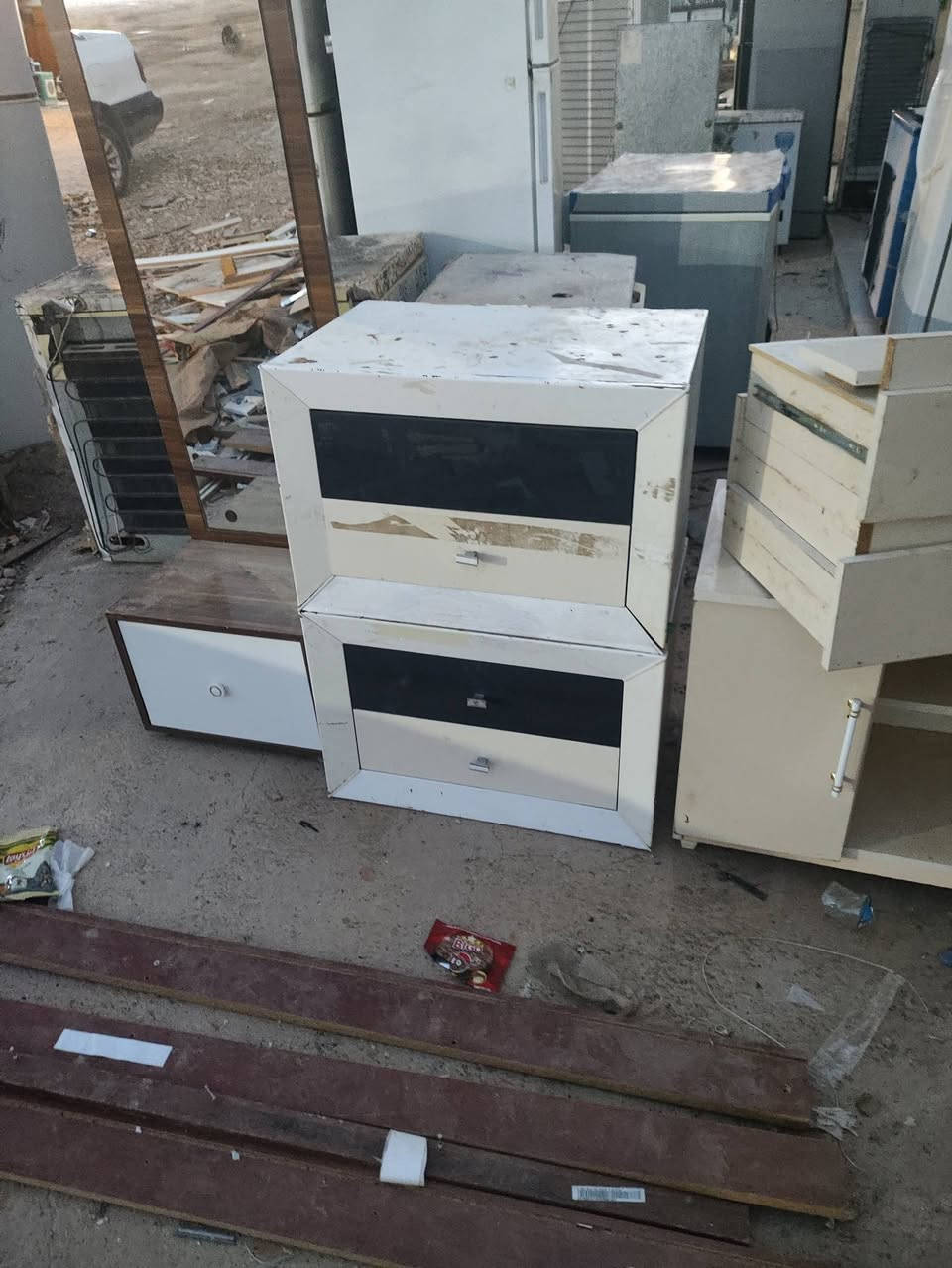 غراض مستعملات 
ميز مرايا  رصاصي وابيض 25 الف
ميز مرايا جوزي وابيض 30 الف
كومديات على 10 الاف 
جرابي  كاملات الوحدة  على 50 الف 
العنوان خانقين داره كوناره 
مقابل محطة كه لات لتعبئة ماء الشرب 
***********
