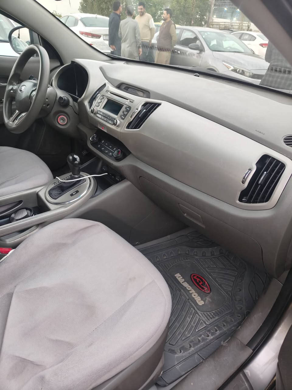 السلام عليكم بيع او مراوس سبورتج موديل 2015 حادث فقط بنيد مبدل وبيه صبغ الجاملغات توحيد لون وبيه باب الخلفي بيه صبغ اثر دحجه بسيطه ولسونار بلمنشور محرك 2400  السعر 145 علما السيارة بلرميثه رقم بغداد انكليزي مدوار مباشر رقم الموبايل *********** واتساب
