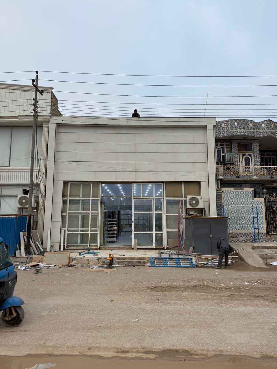 عمل البورسلايين 
في ميسان 
نهاوند ع شارع بغداد 
***********
