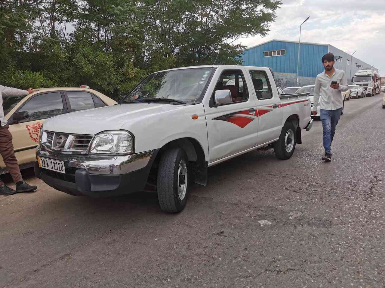 پیکاب نیسان 2013
سەنەوی ژینگەی نوێیە
دوو پارچەونیووی بۆیاغە 
نرخی 112 مەجال
ژمارەی خاوەنی
***********
